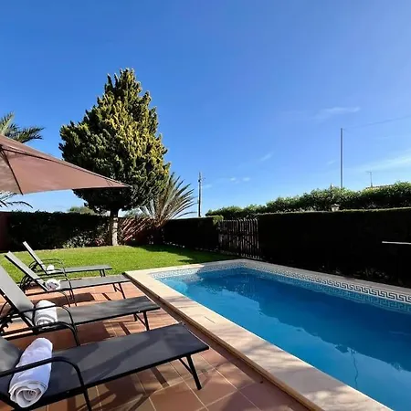 Gated Family With Private Pool And Garden *